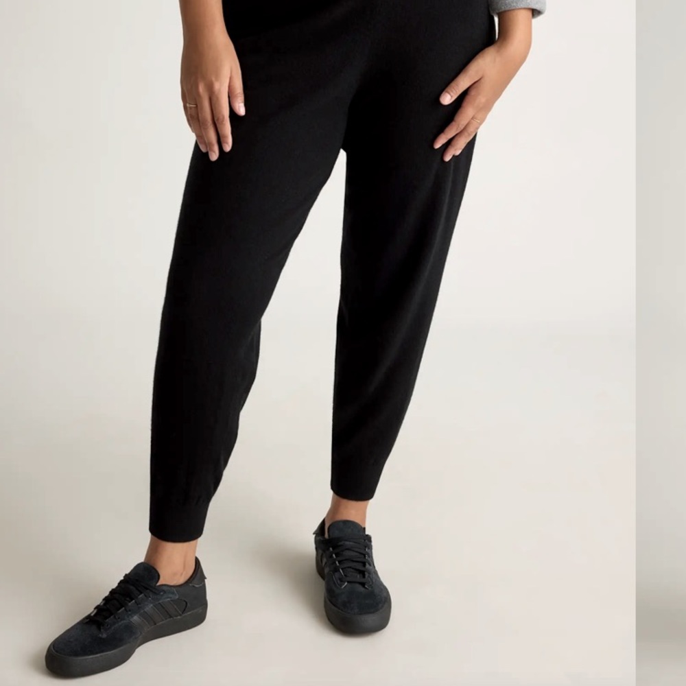 NWT Quince Mongolian cashmere women’s jogger sweatpants, S, black, never worn